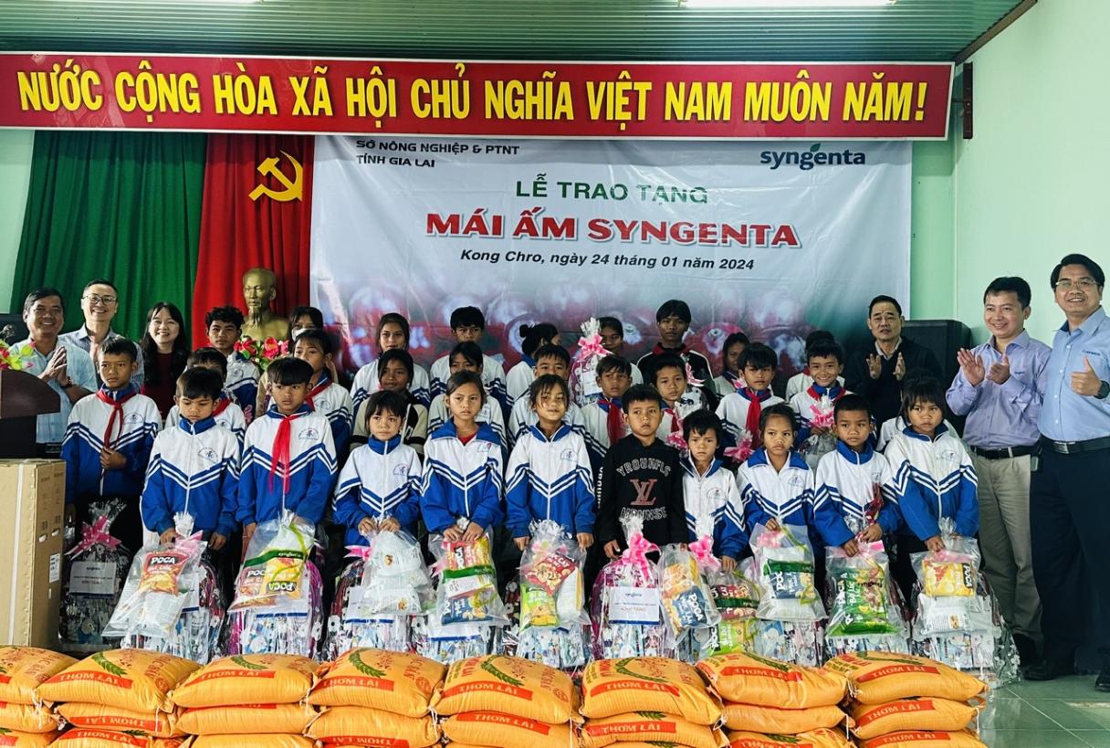 SYNGENTA TRAO TẶNG 16 MÁI ẤM CHO NÔNG DÂN NGHÈO 3